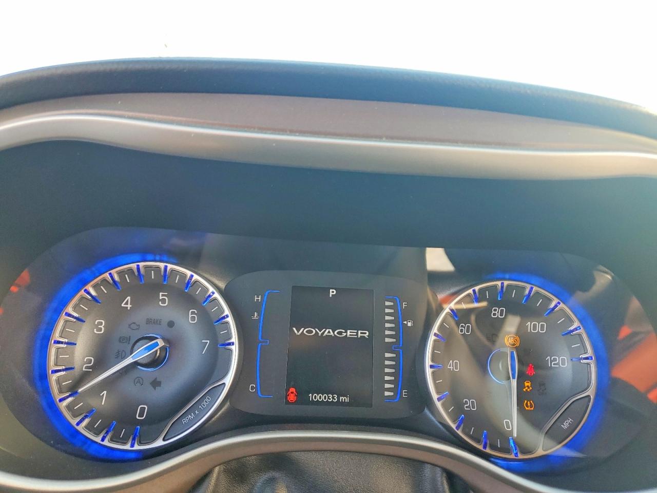 2021 CHRYSLER VOYAGER photo 17