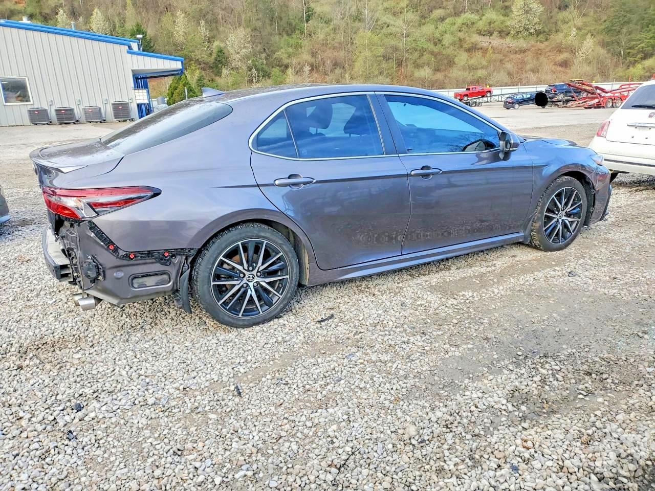 2023 TOYOTA CAMRY SE photo 3