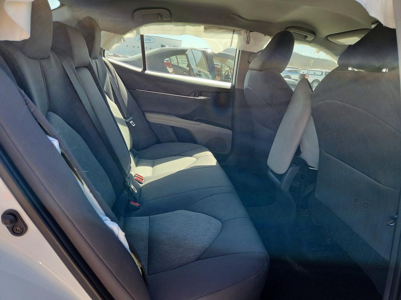 2020 TOYOTA CAMRY LE photo 10