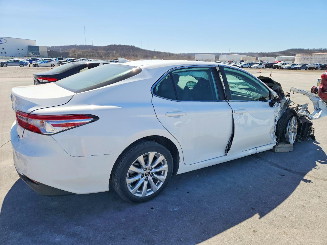 2020 TOYOTA CAMRY LE photo 3