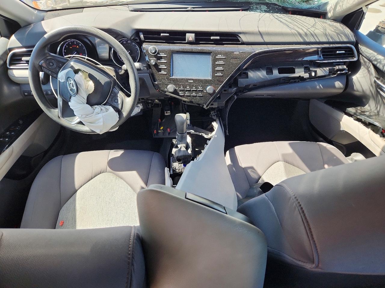 2020 TOYOTA CAMRY LE photo 8