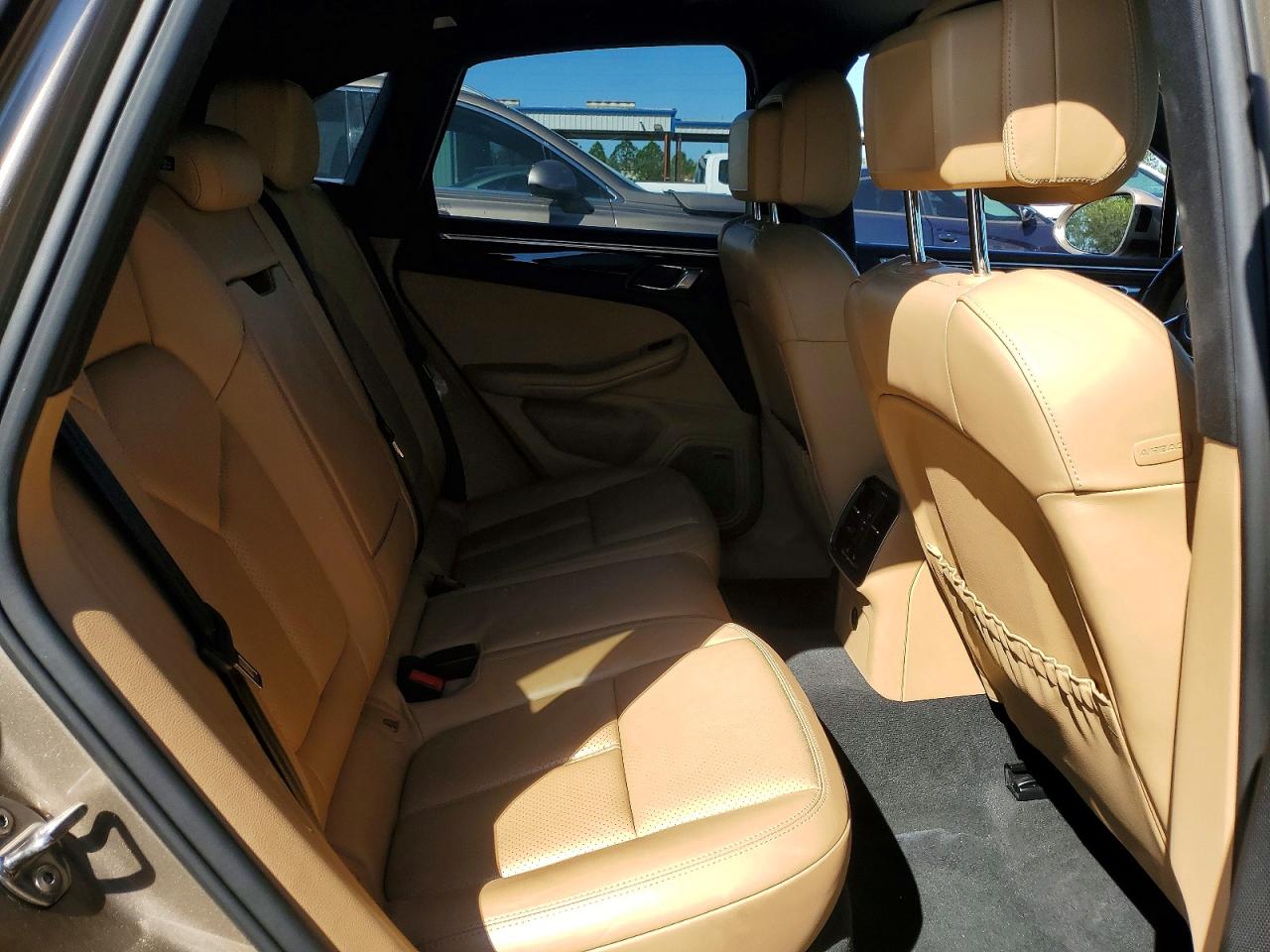 2018 PORSCHE MACAN photo 11