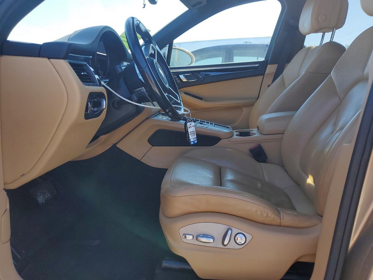 2018 PORSCHE MACAN photo 7