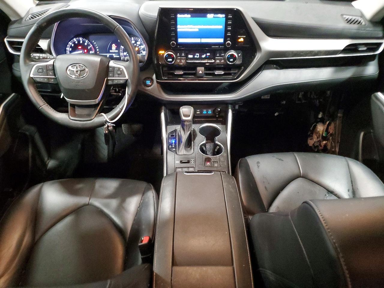 2022 TOYOTA HIGHLANDER XLE photo 8