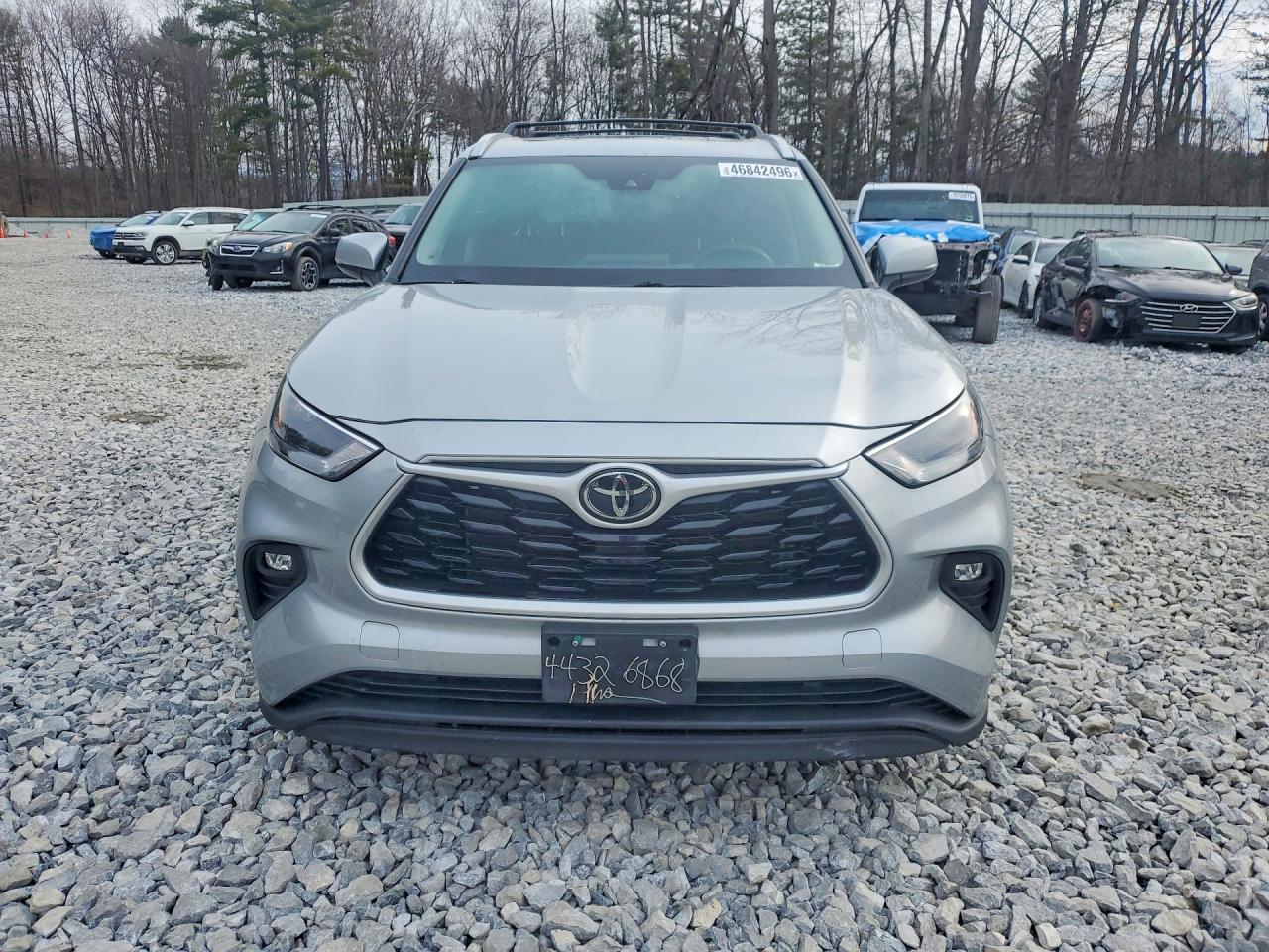 2022 TOYOTA HIGHLANDER XLE photo 5