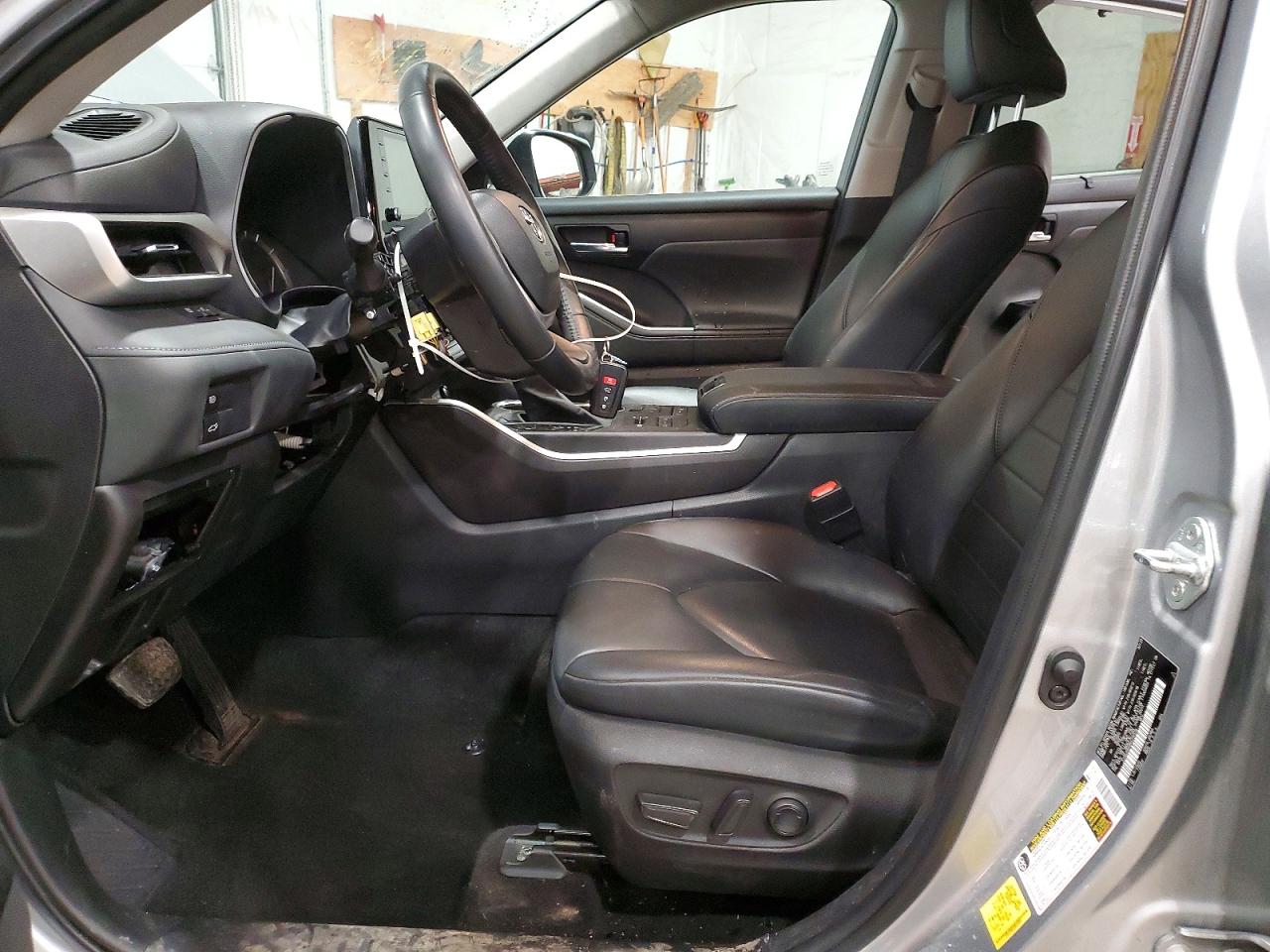 2022 TOYOTA HIGHLANDER XLE photo 7