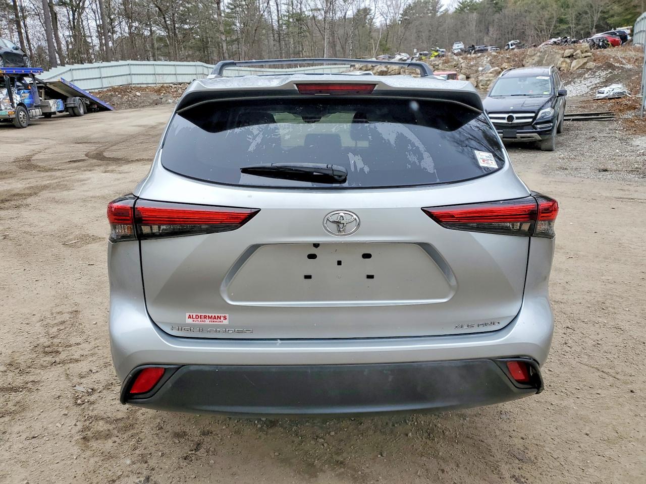 2022 TOYOTA HIGHLANDER XLE photo 6