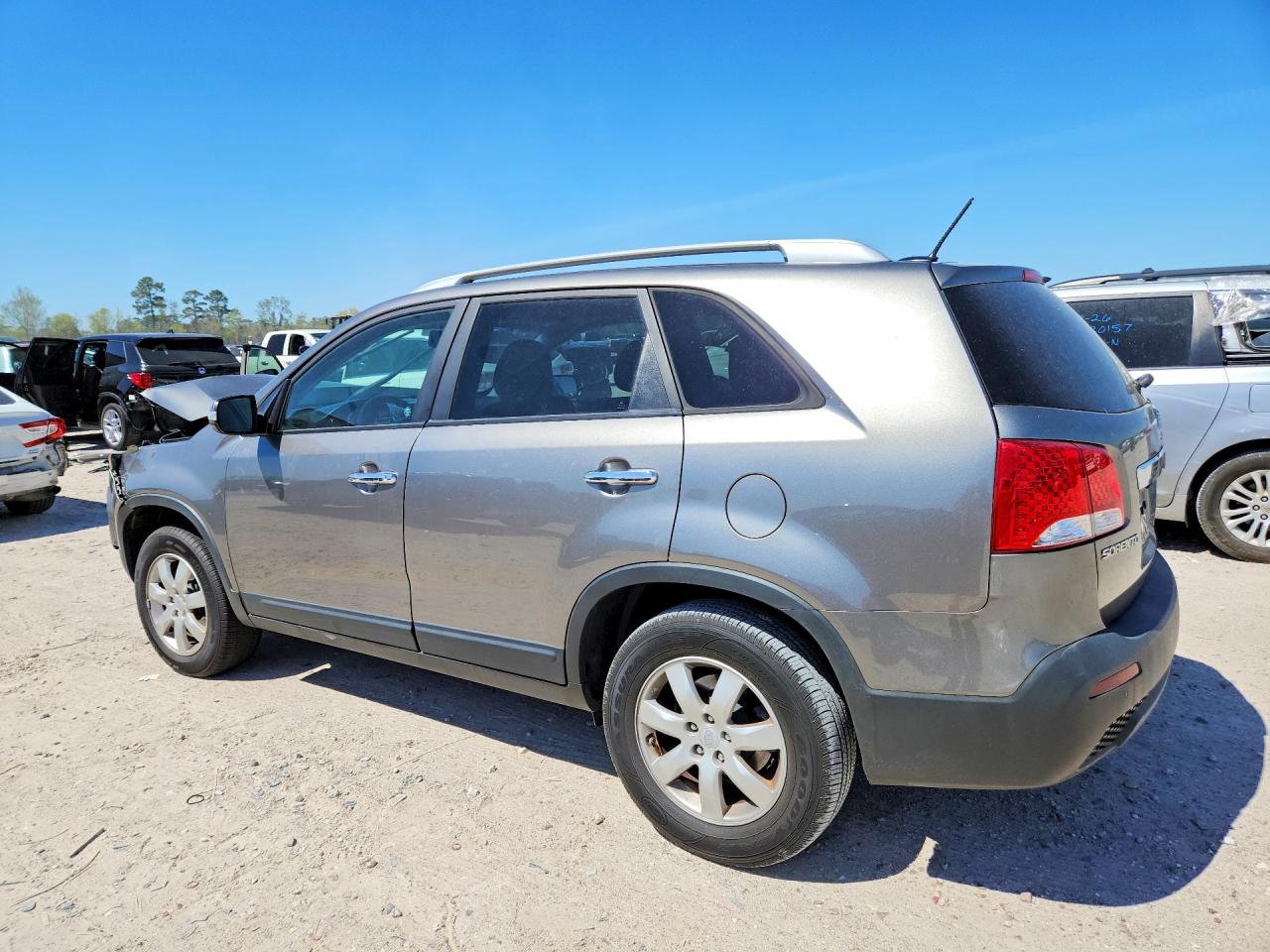 2011 KIA SORENTO LX photo 3