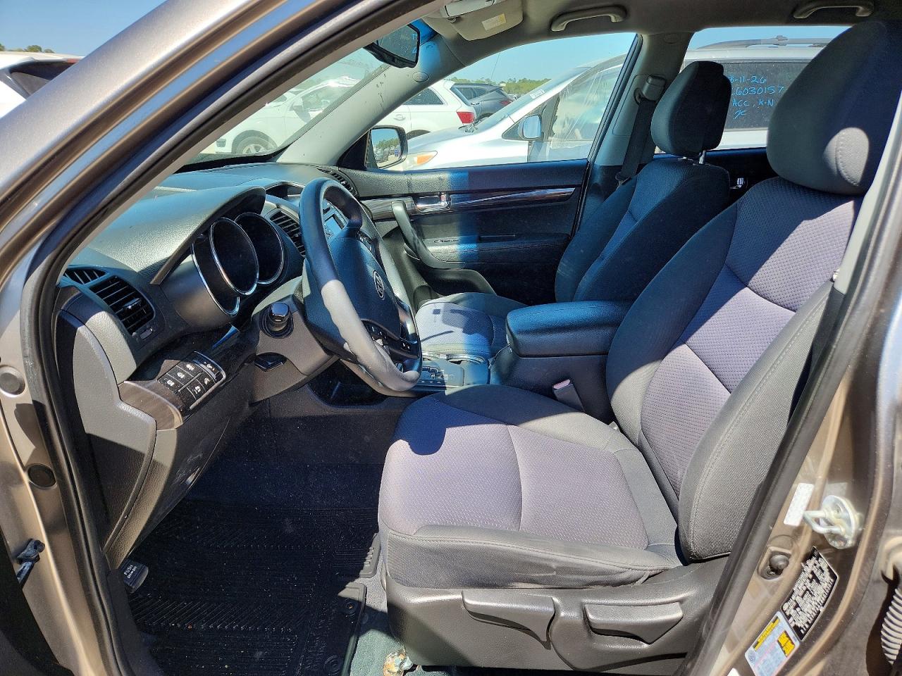 2011 KIA SORENTO LX photo 13