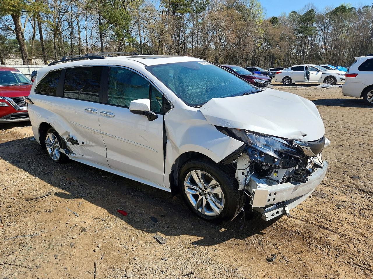 2025 TOYOTA SIENNA XLE 7-PASSENGER photo 7