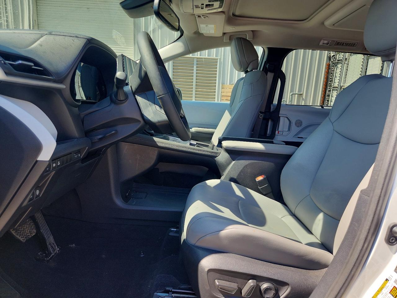2025 TOYOTA SIENNA XLE 7-PASSENGER photo 13