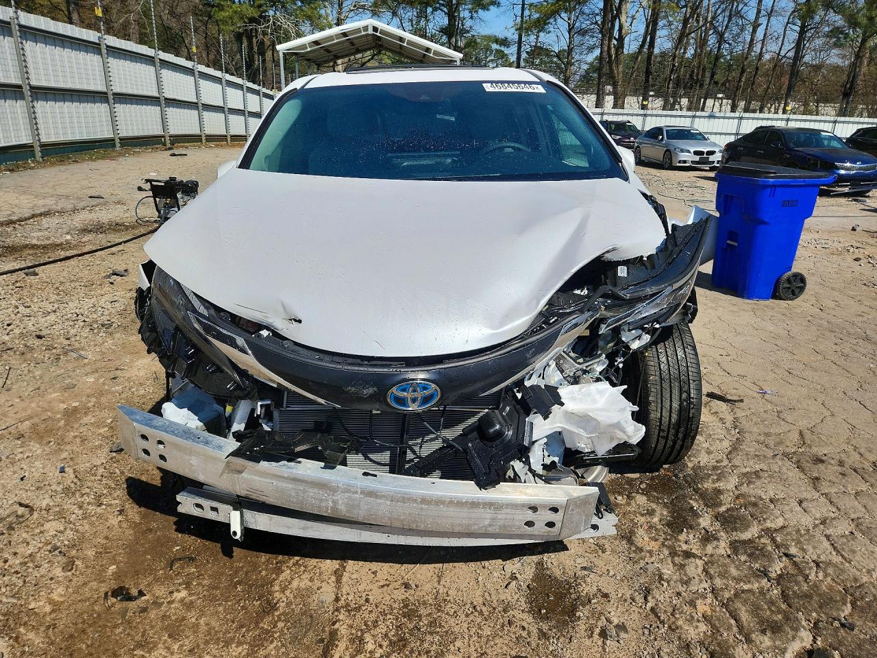 2025 TOYOTA SIENNA XLE 7-PASSENGER photo 9