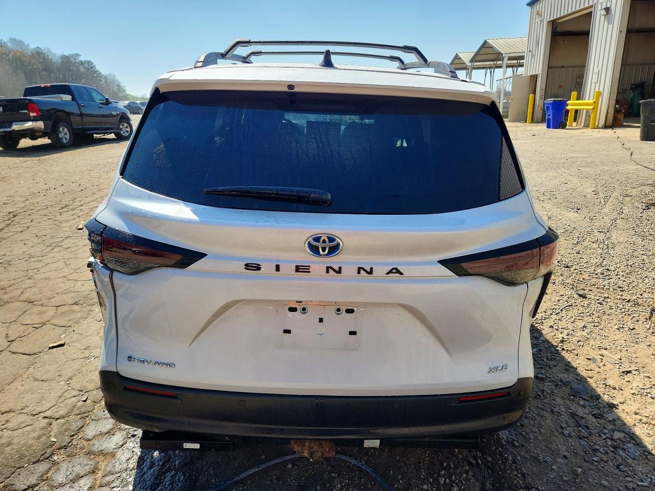 2025 TOYOTA SIENNA XLE 7-PASSENGER photo 11