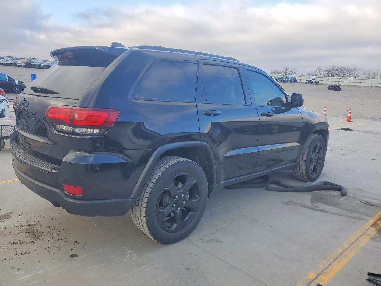 2018 JEEP GRAND CHEROKEE LAREDO photo 5