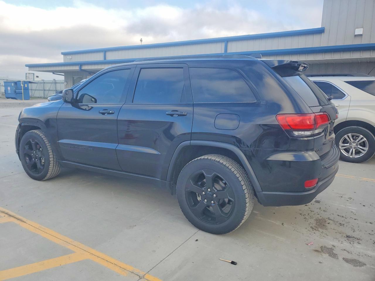 2018 JEEP GRAND CHEROKEE LAREDO photo 3