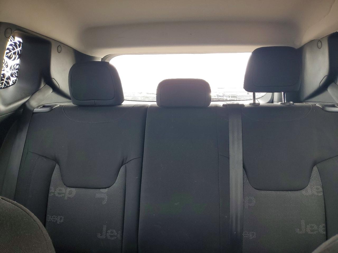 2017 JEEP RENEGADE SPORT photo 10