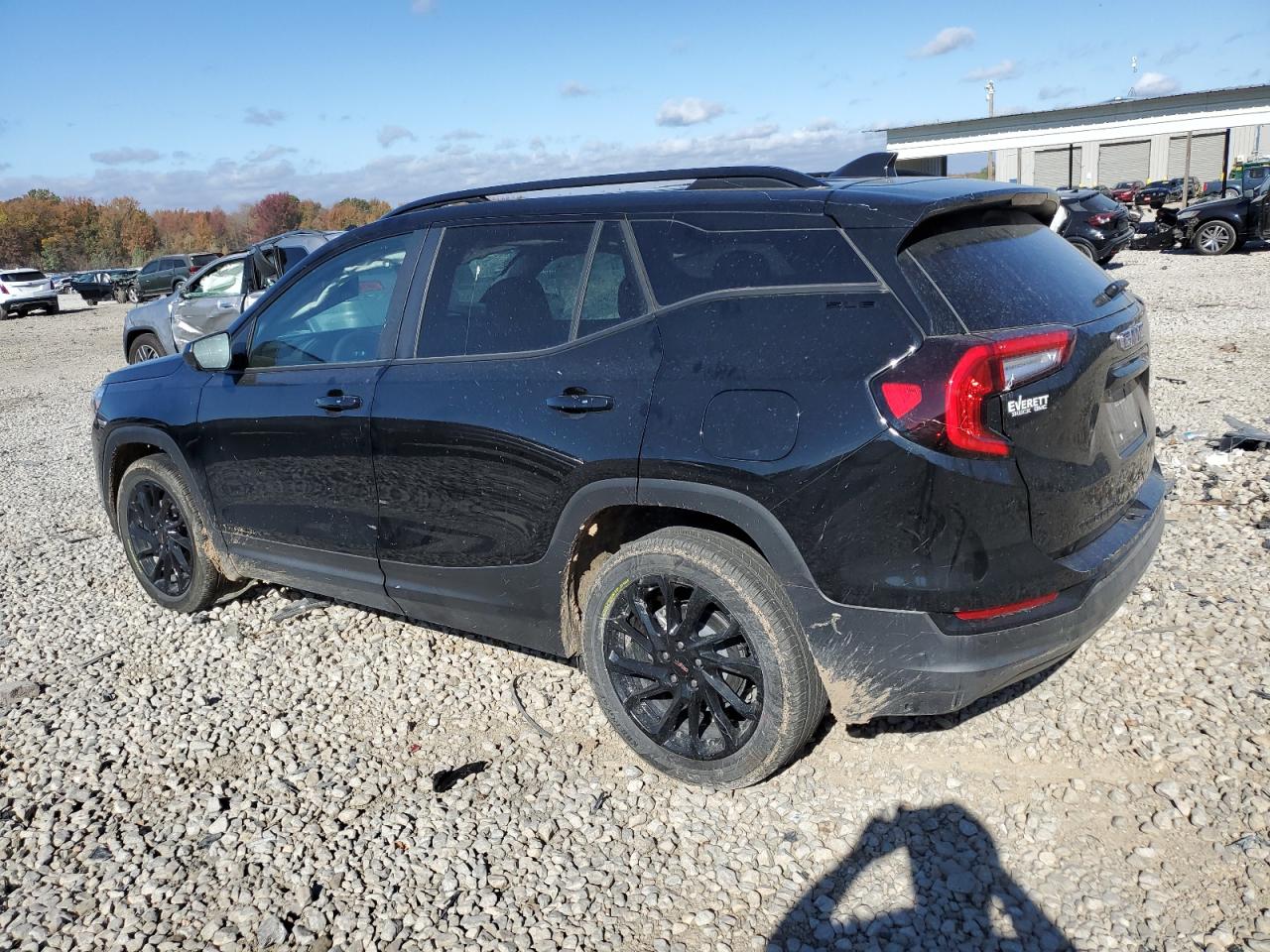 2024 GMC TERRAIN photo 3