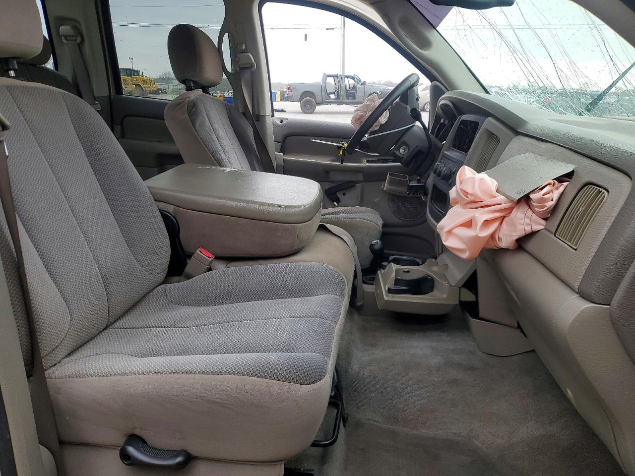 2004 DODGE RAM 1500 ST photo 19