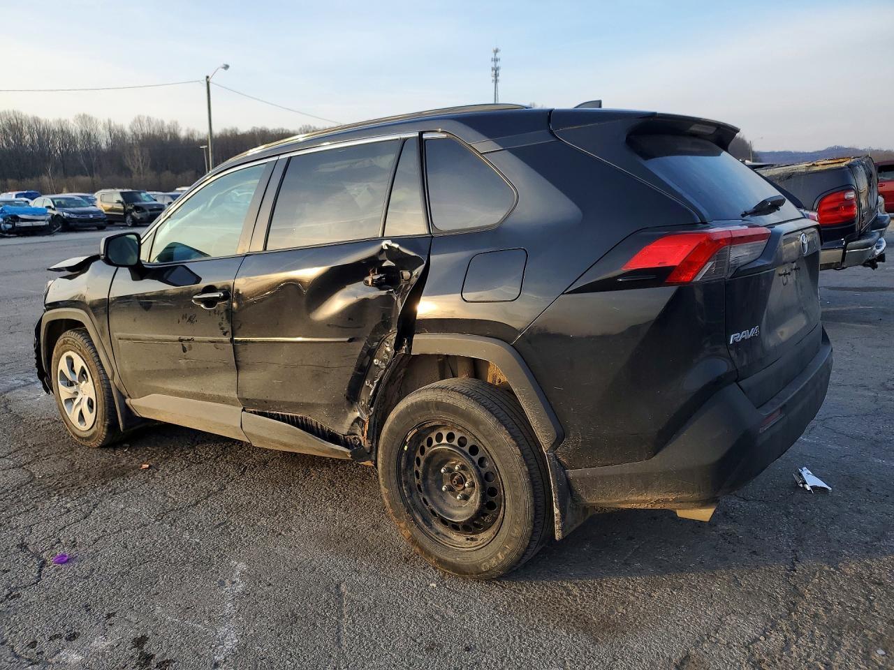 2021 TOYOTA RAV4 LE photo 3
