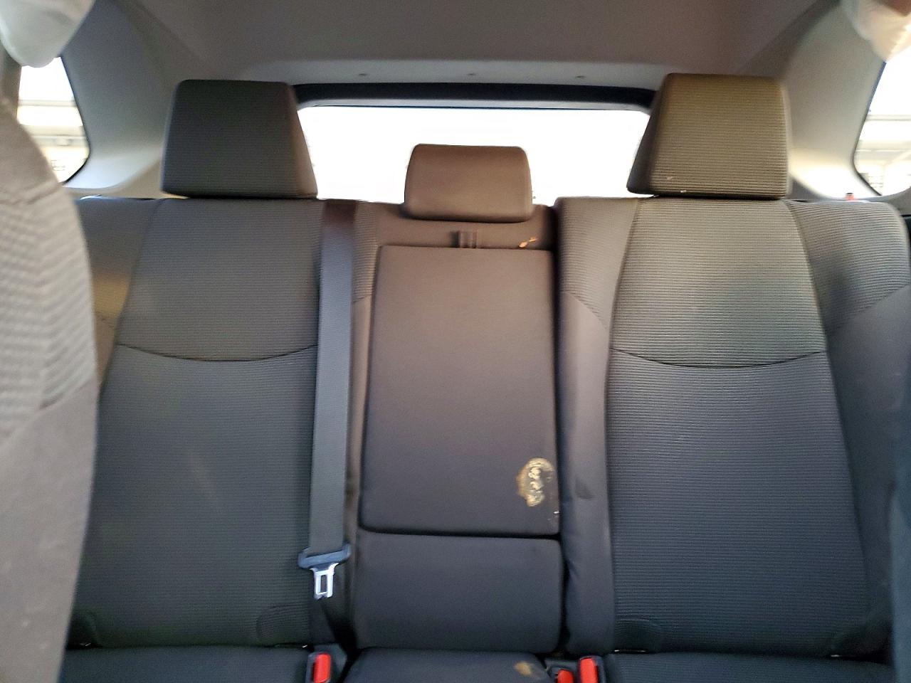 2021 TOYOTA RAV4 LE photo 19