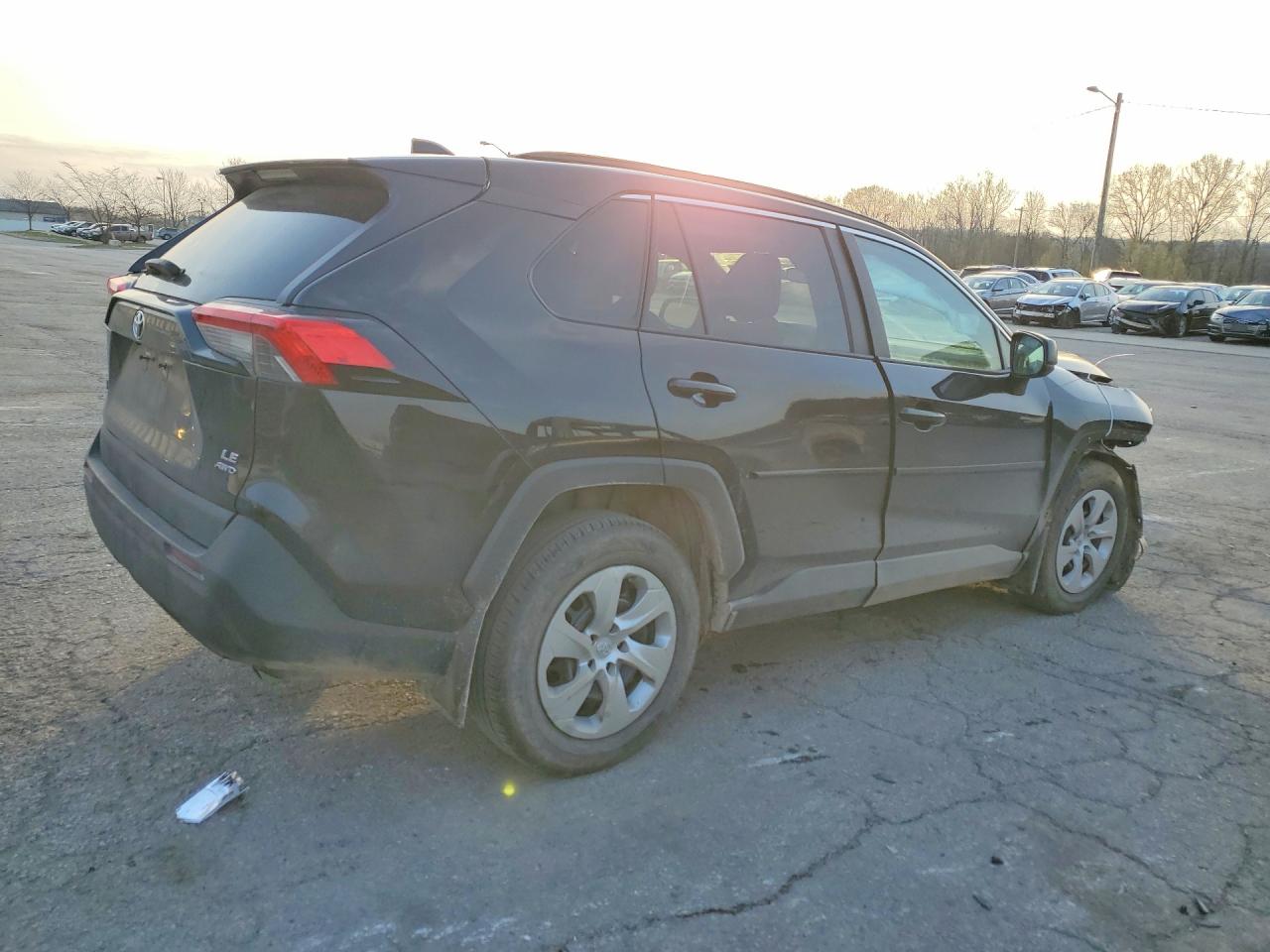 2021 TOYOTA RAV4 LE photo 5