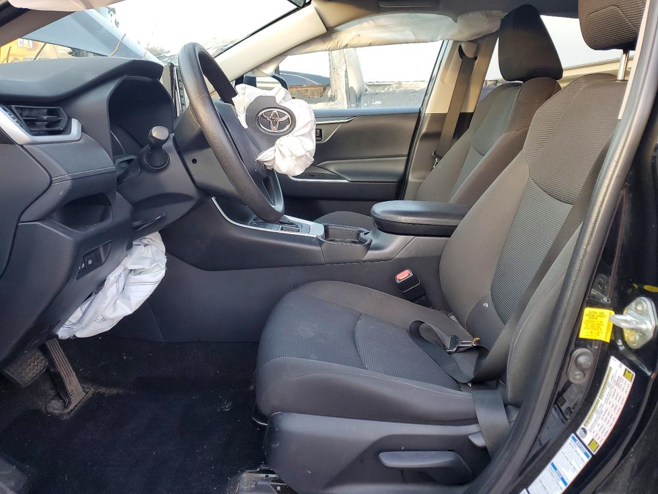 2021 TOYOTA RAV4 LE photo 13