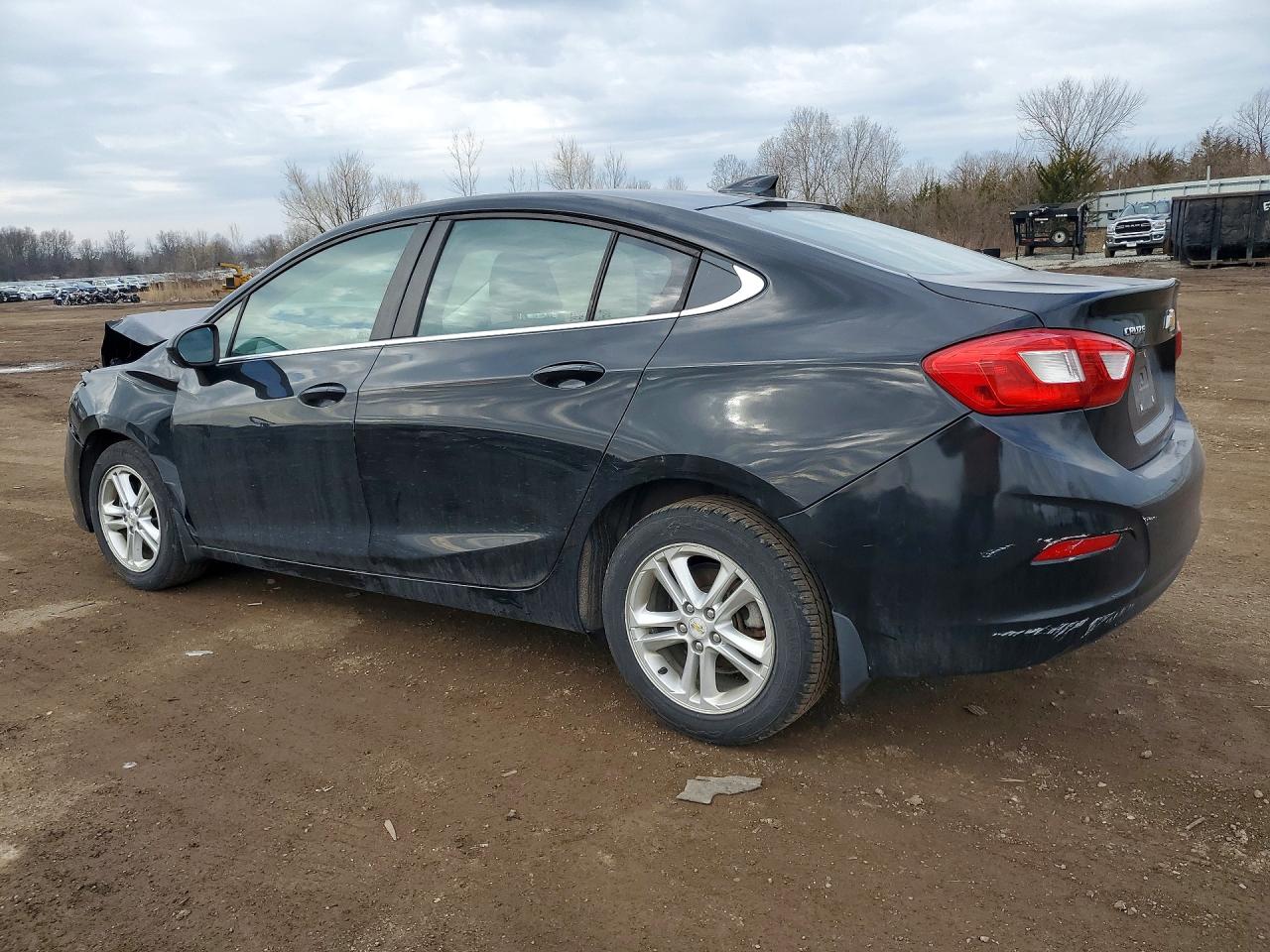 2017 CHEVROLET CRUZE LT photo 2