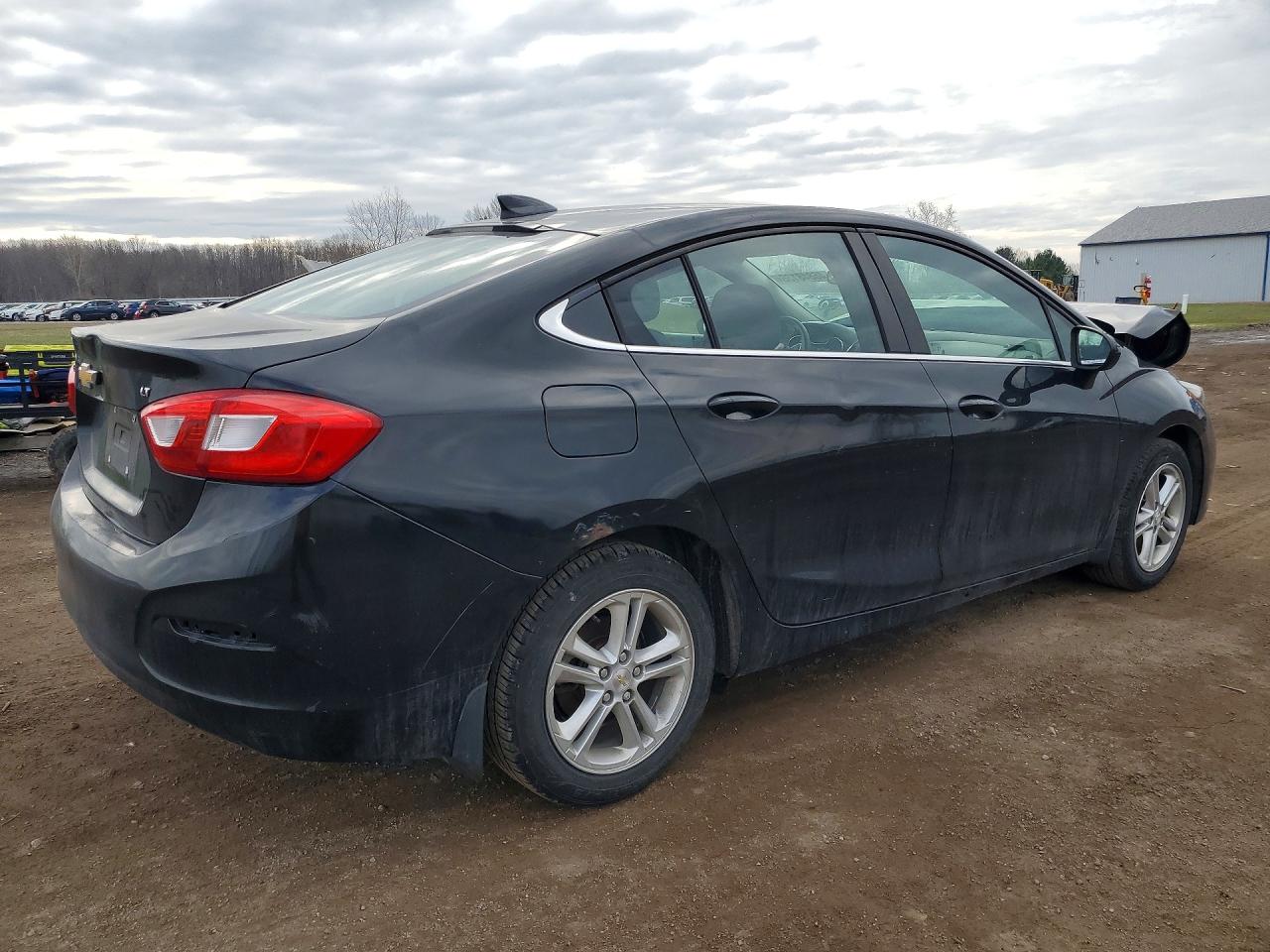 2017 CHEVROLET CRUZE LT photo 3
