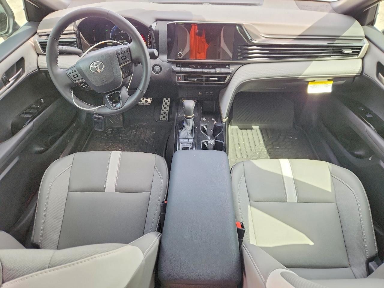 2025 TOYOTA CAMRY SE photo 15