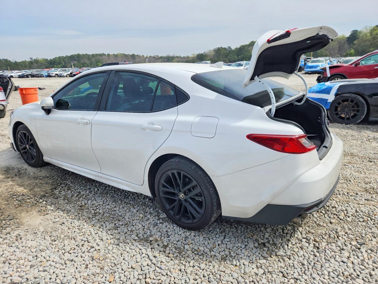 2025 TOYOTA CAMRY SE photo 3