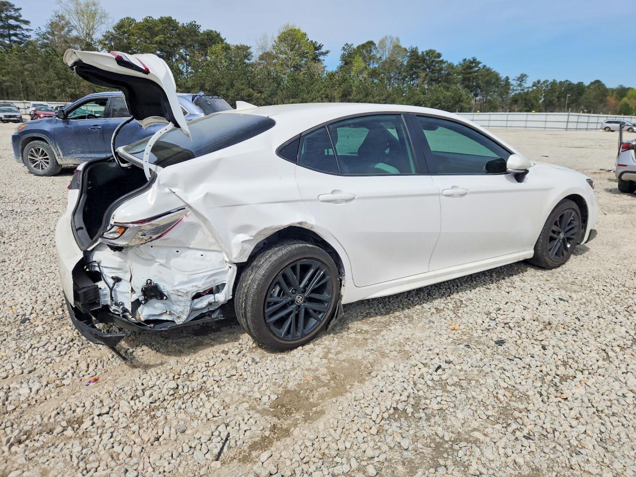 2025 TOYOTA CAMRY SE photo 5