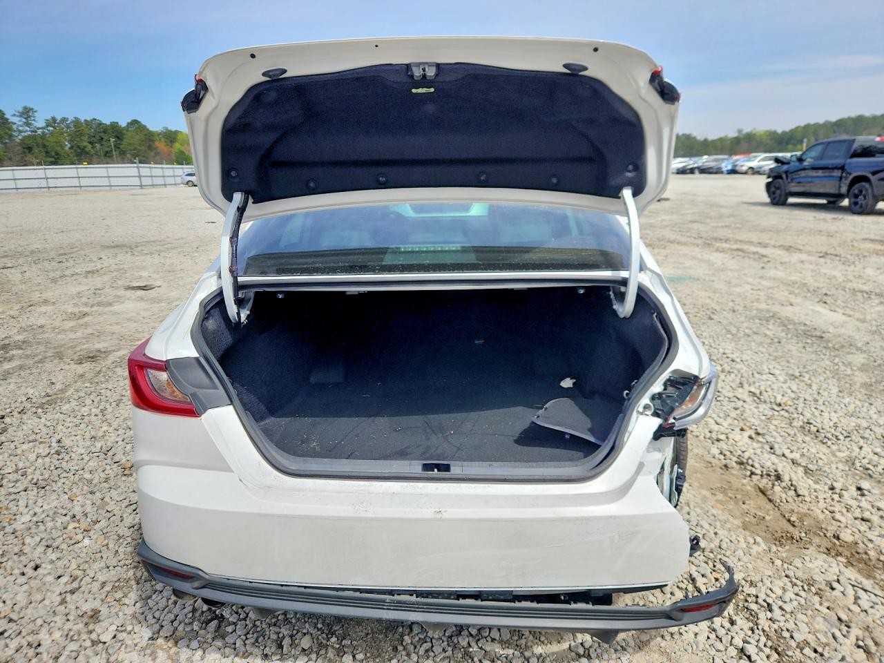 2025 TOYOTA CAMRY SE photo 11