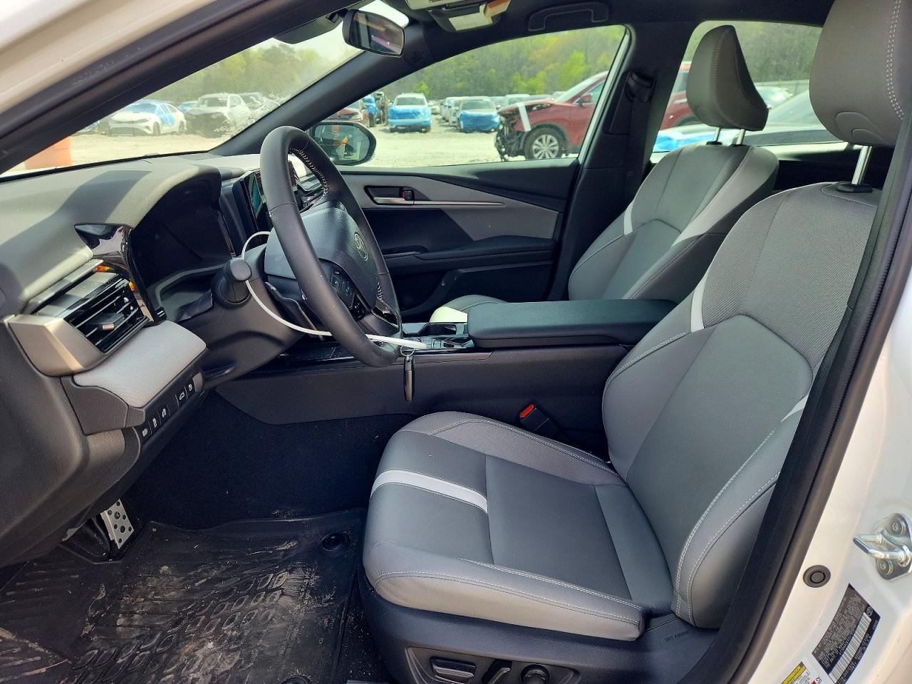 2025 TOYOTA CAMRY SE photo 13