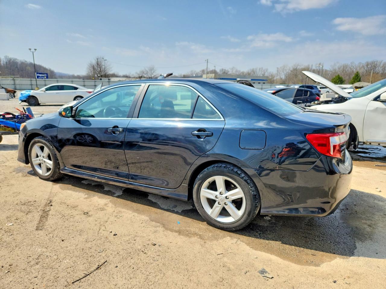 2013 TOYOTA CAMRY SE photo 2