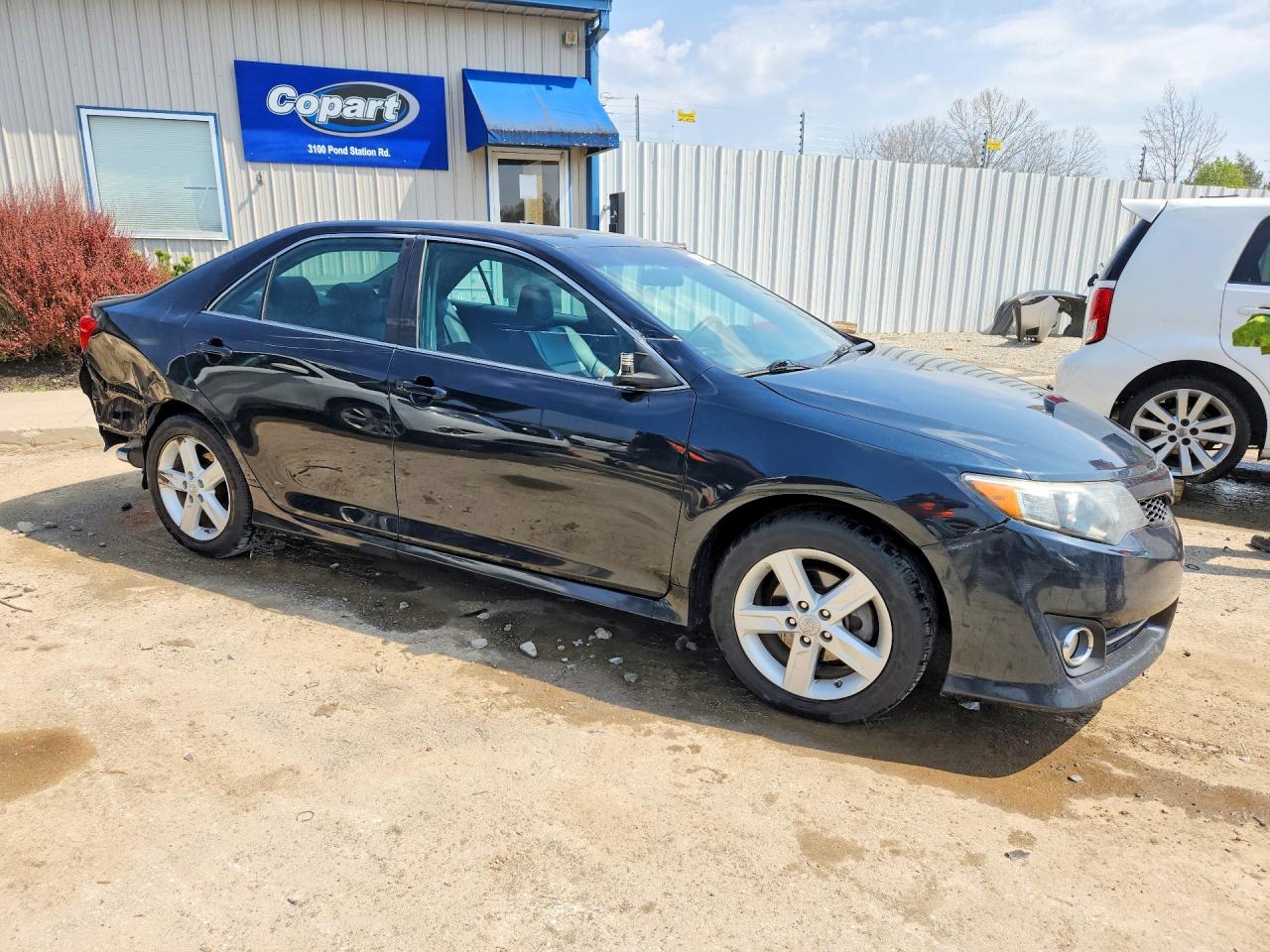 2013 TOYOTA CAMRY SE photo 4