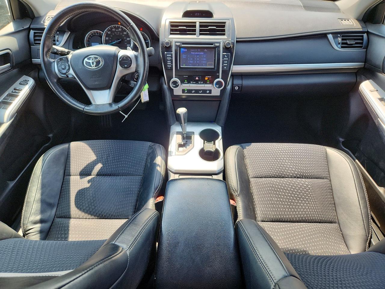 2013 TOYOTA CAMRY SE photo 8
