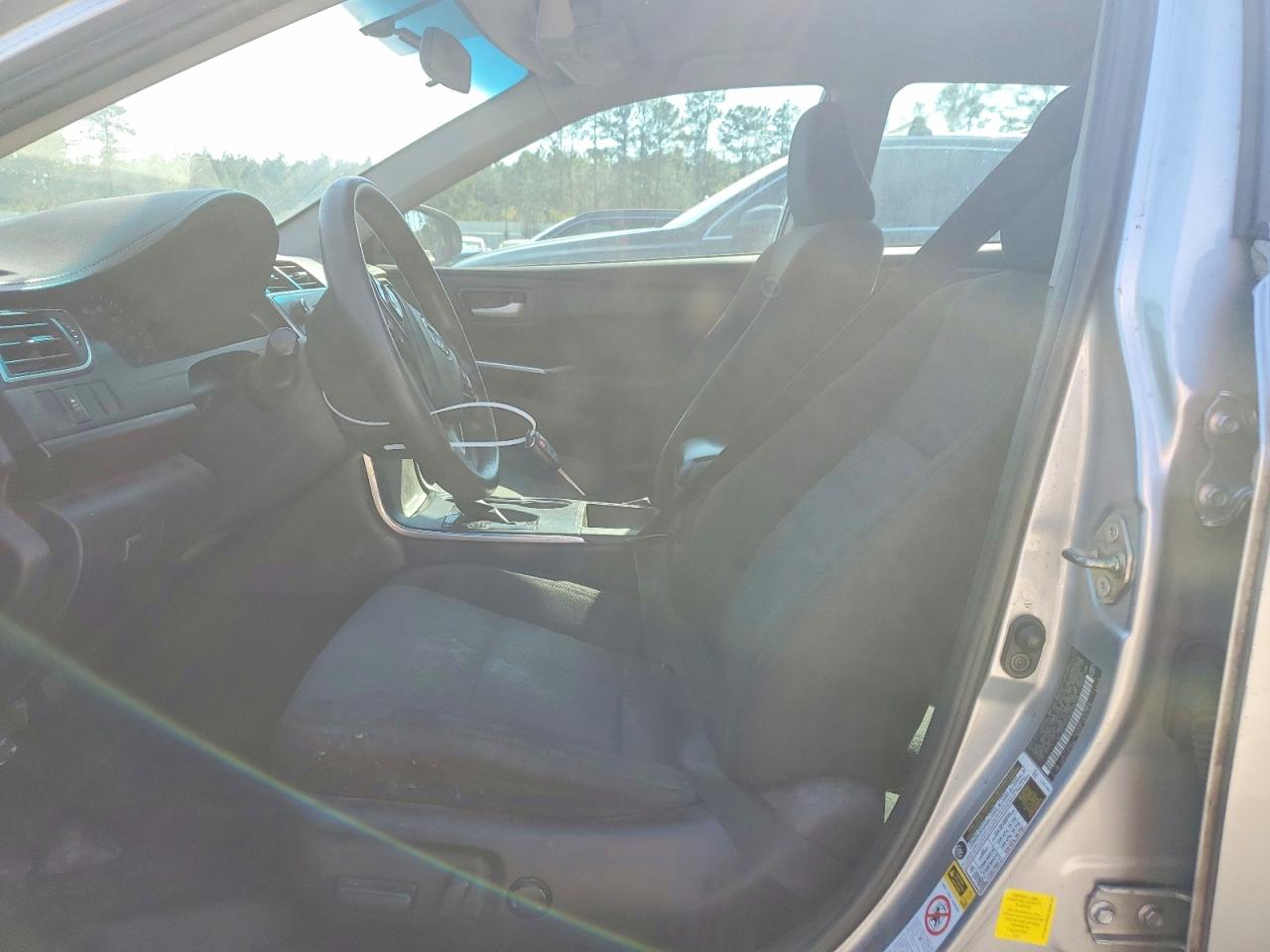2015 TOYOTA CAMRY LE photo 13