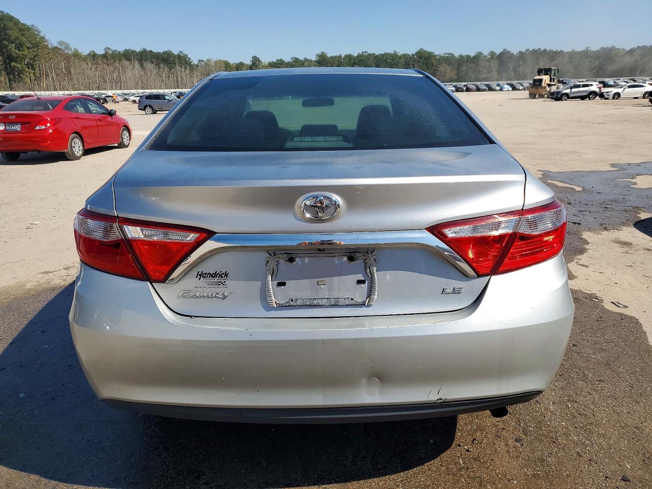 2015 TOYOTA CAMRY LE photo 11