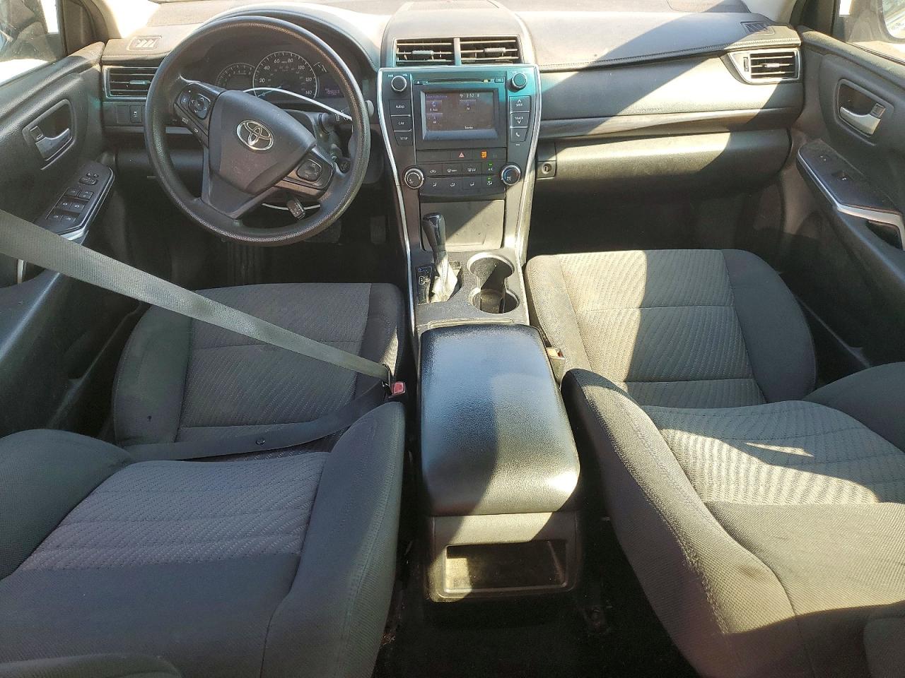 2015 TOYOTA CAMRY LE photo 15