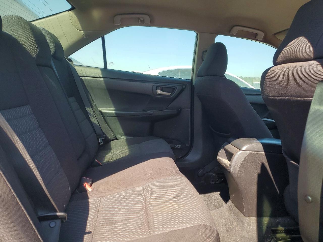 2015 TOYOTA CAMRY LE photo 19