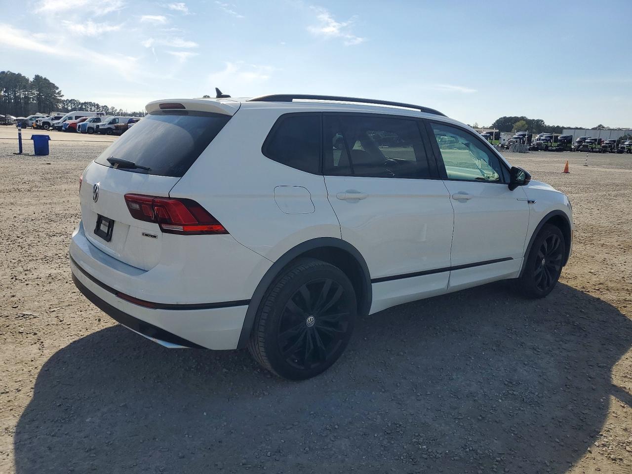 2020 VOLKSWAGEN TIGUAN SE photo 5