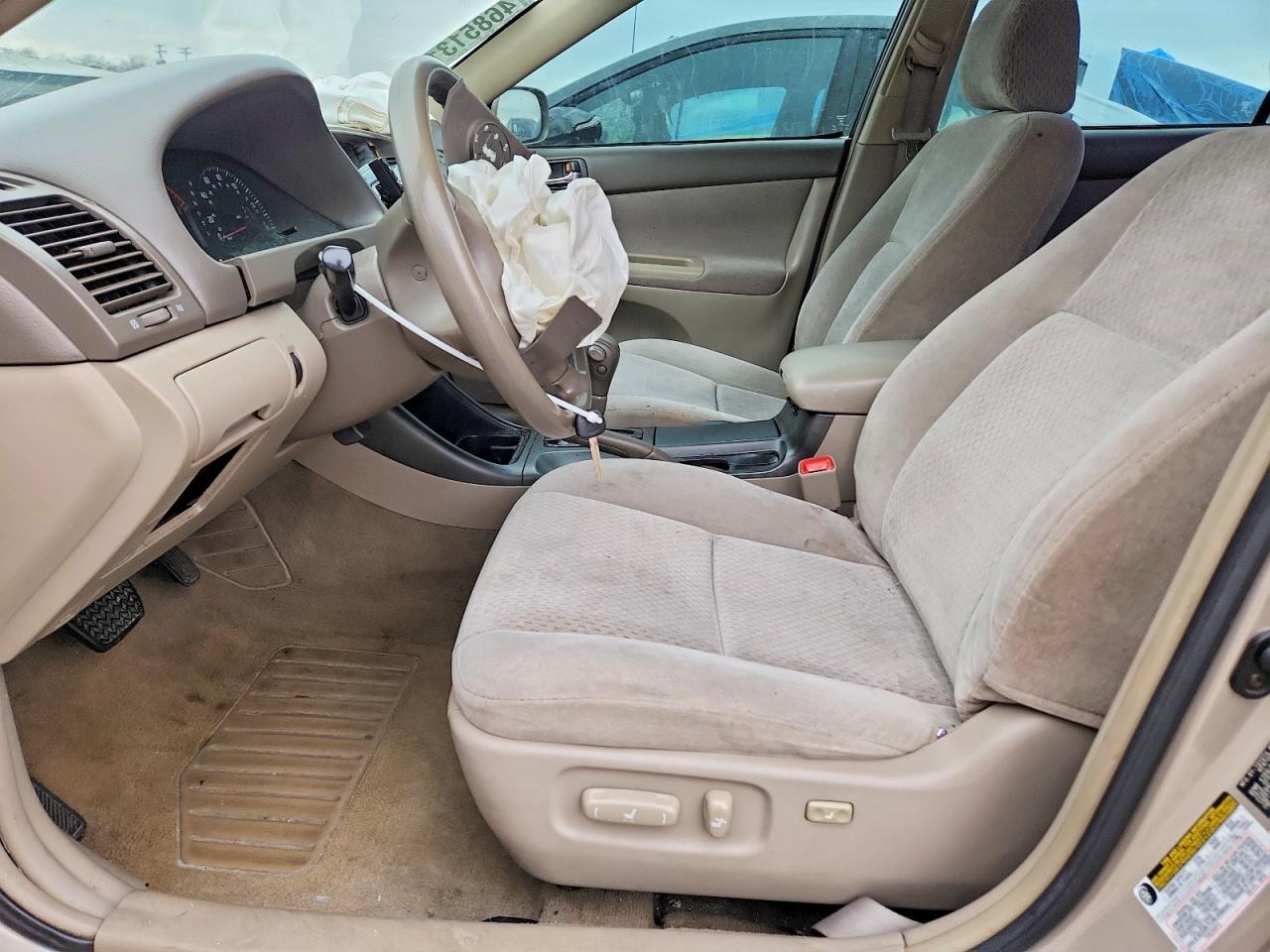 2004 TOYOTA CAMRY LE photo 7