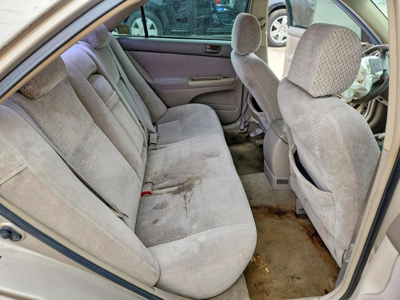2004 TOYOTA CAMRY LE photo 10