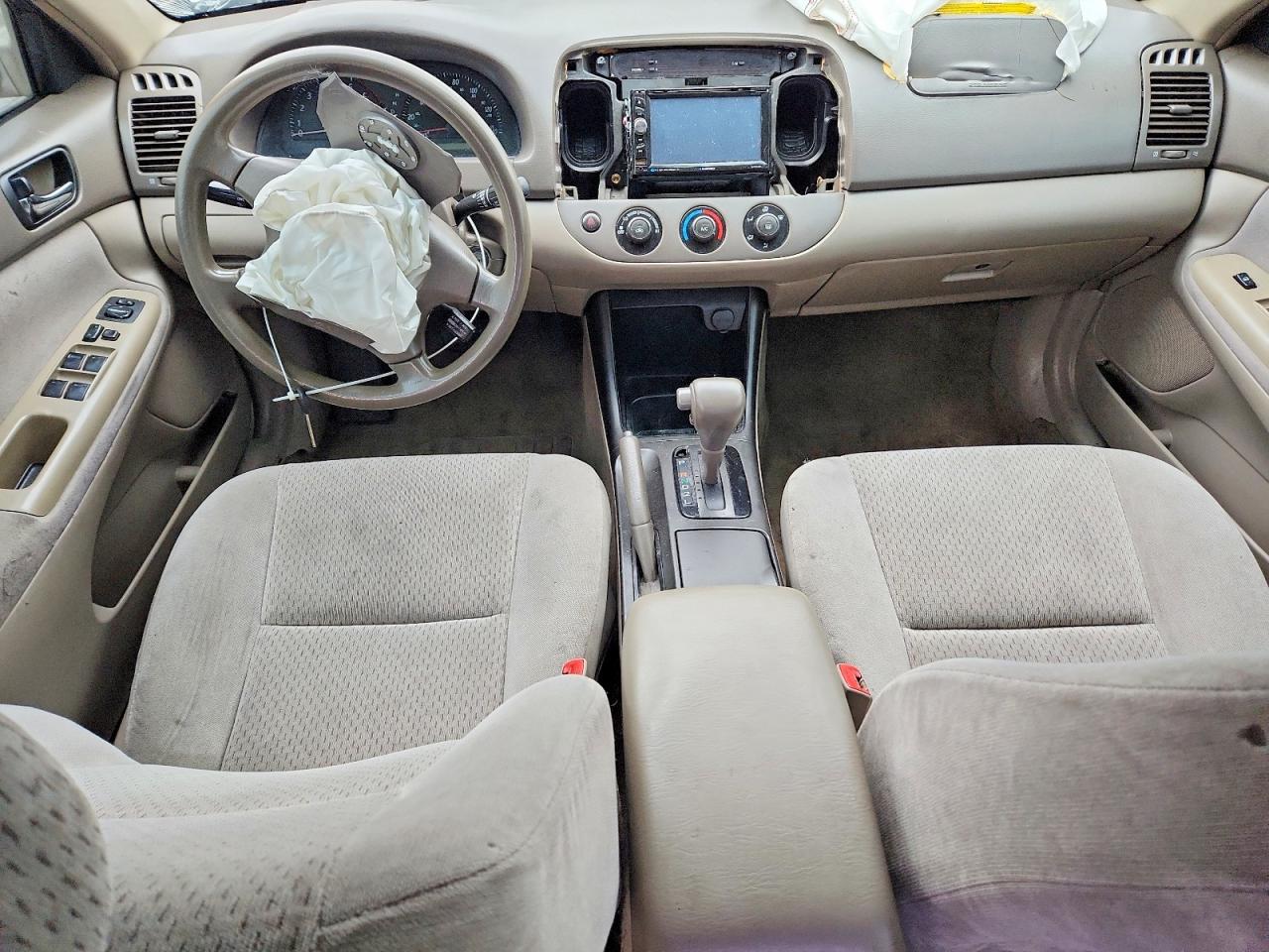 2004 TOYOTA CAMRY LE photo 8