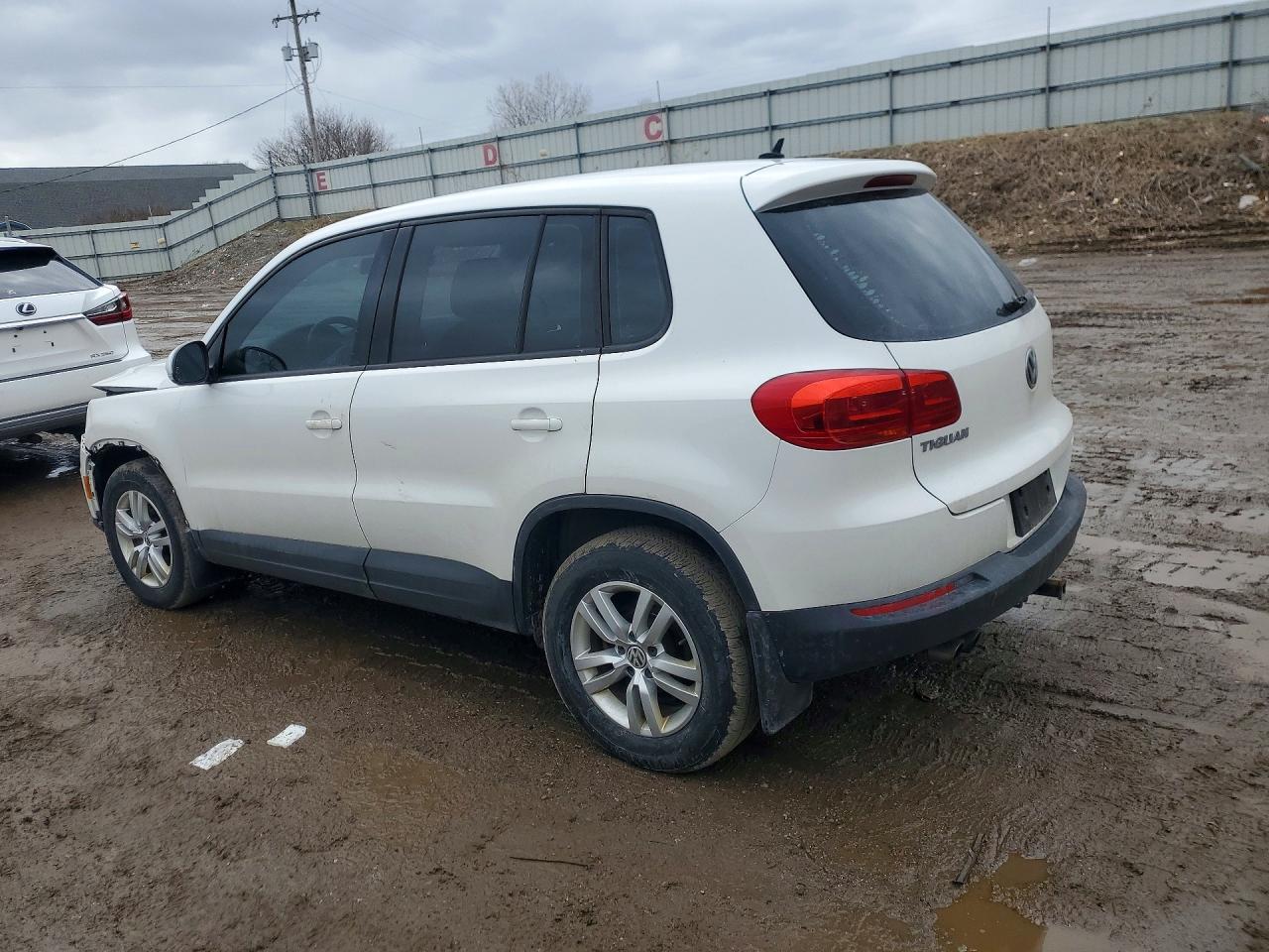 2013 VOLKSWAGEN TIGUAN S photo 2