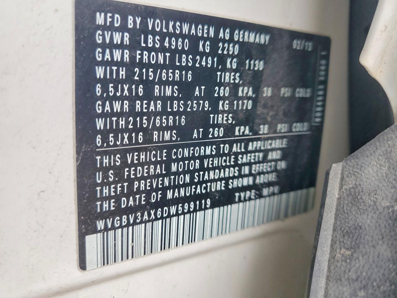 2013 VOLKSWAGEN TIGUAN S photo 13