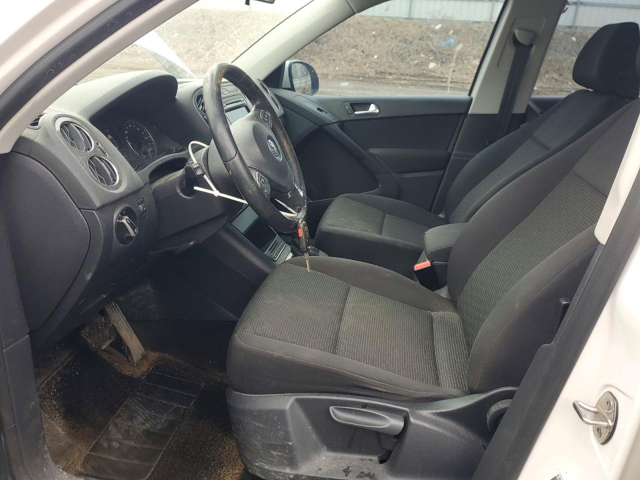 2013 VOLKSWAGEN TIGUAN S photo 7