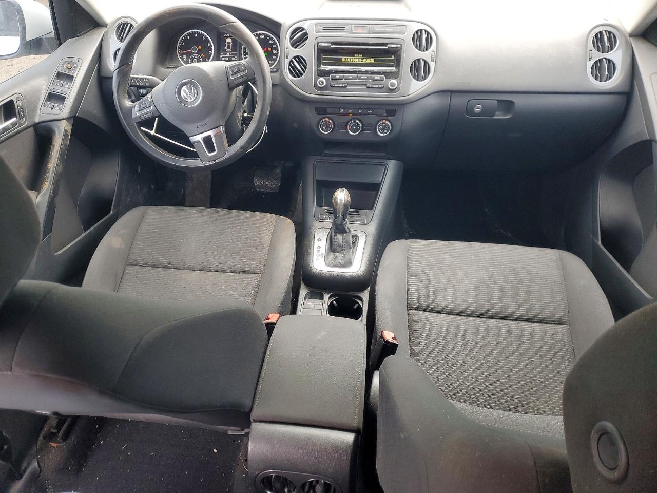 2013 VOLKSWAGEN TIGUAN S photo 8
