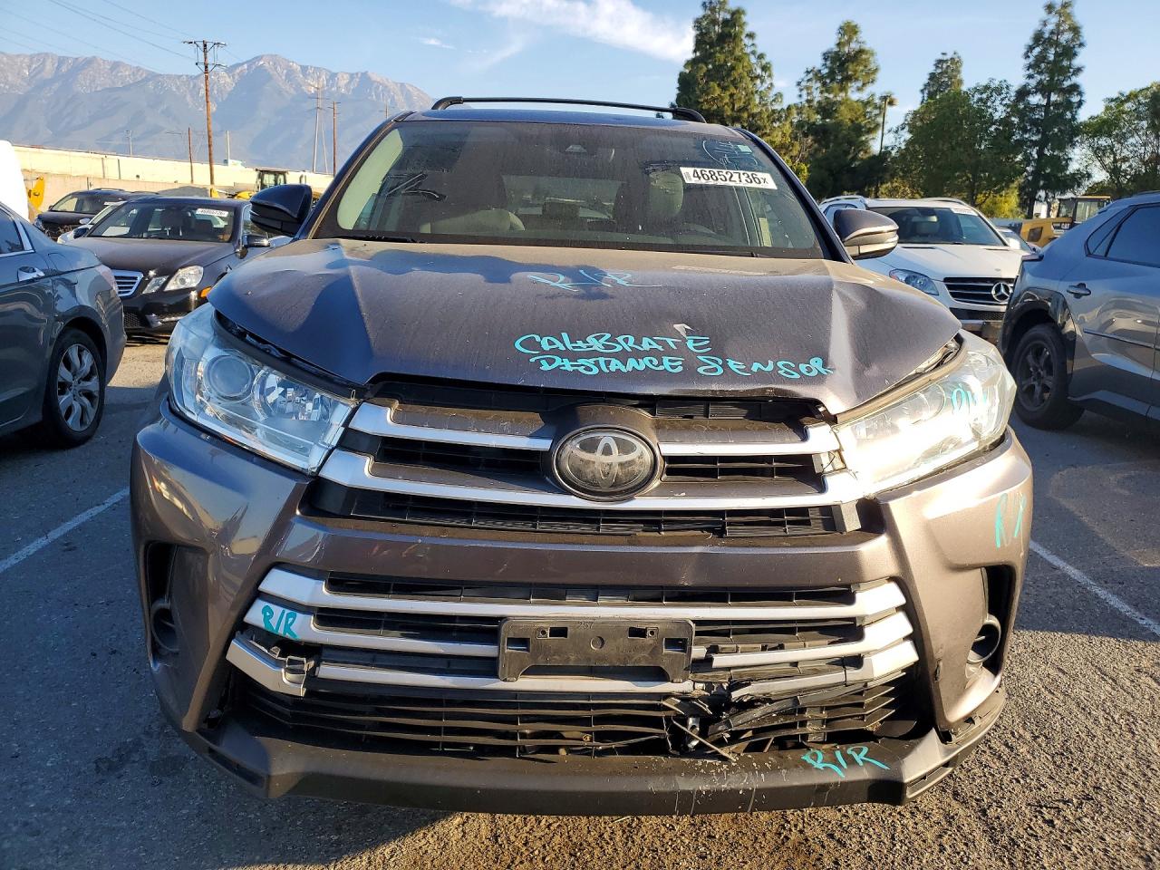 2019 TOYOTA HIGHLANDER LE photo 9