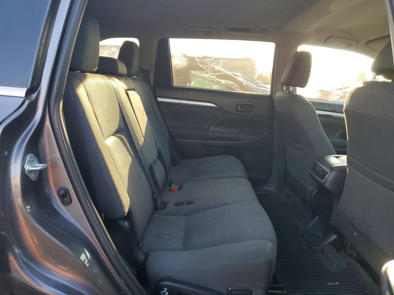 2019 TOYOTA HIGHLANDER LE photo 21